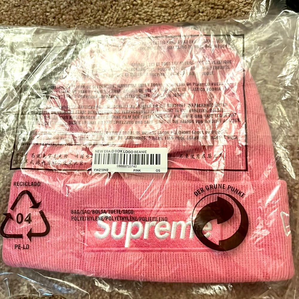 AUTHENTIC Supreme x new era box logo beanie, pink FW21 BN9 NWT